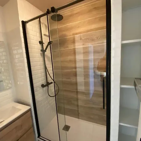 Moderne Avec Parking Prive, Proche Centre-ville Et - - Fr-1-239-497 * 생장드루즈