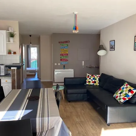 Moderne Avec Parking Prive, Proche Centre-ville Et - - Fr-1-239-497 아파트 *