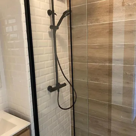 아파트 Moderne Avec Parking Prive, Proche Centre-ville Et - - Fr-1-239-497 *